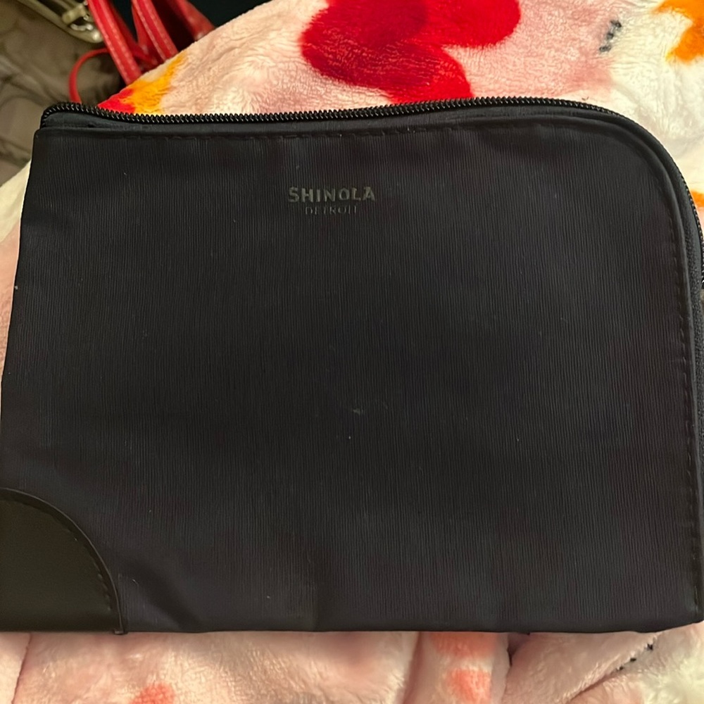 EUC Shinola navy zip bag